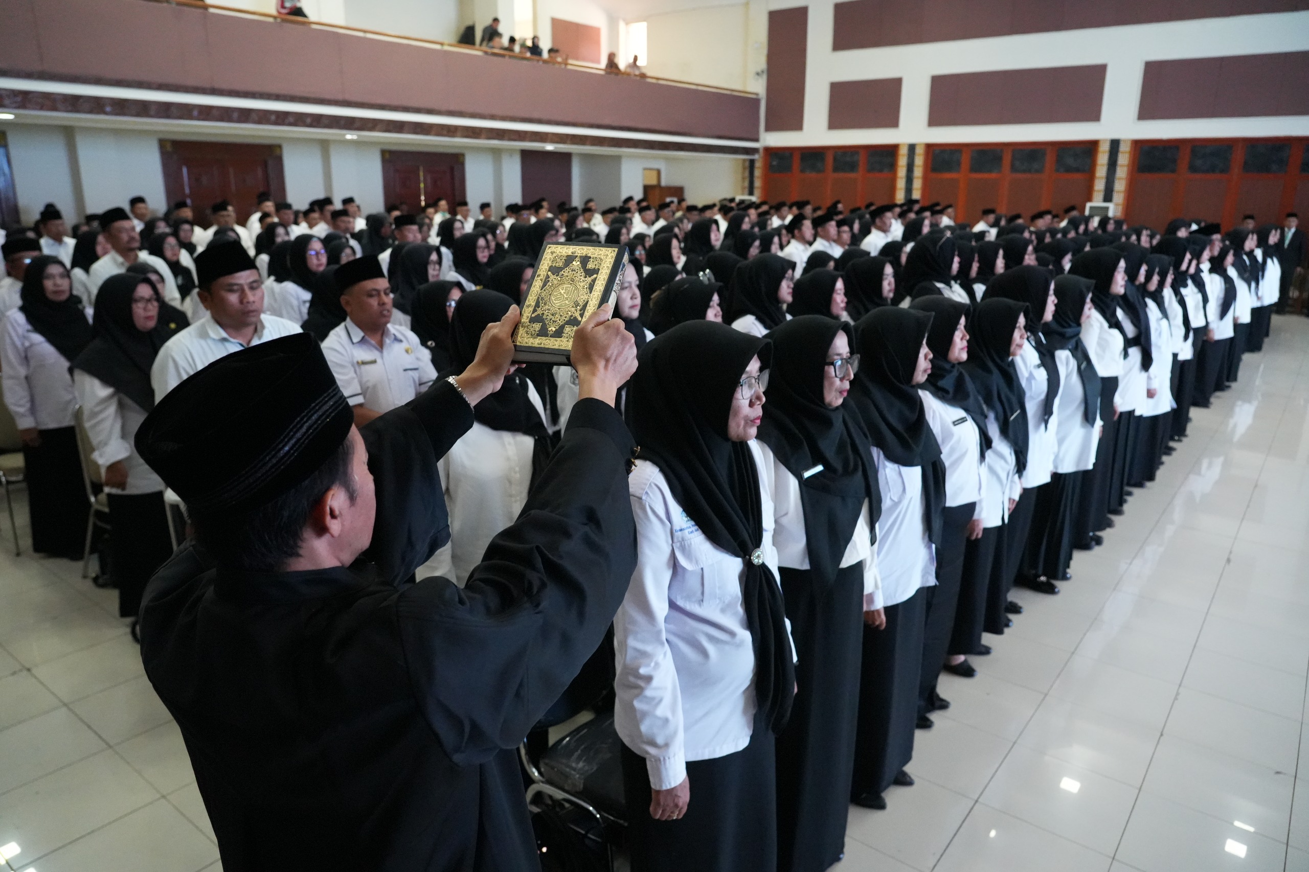 Bupati Bandung Lantik 309 Kepala Sekolah, Pesannya Jangan Bermain dengan Dana BOS